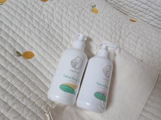 mom e 맘이 내추럴 베이비 케어 샴푸앤바스+로션 — 5점을 준 리뷰어가 2021년 1월 올린 사용 사진