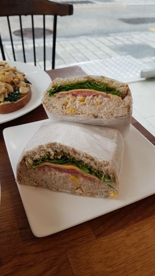 [실리그린] 샐러드 택1 + 샌드위치 택1 + 아메리카노1 — 5점을 준 리뷰어가 2021년 4월 올린 사용 사진