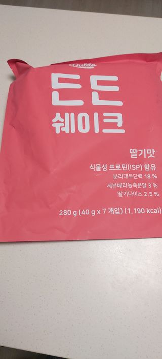 [덜다] 든든 식물성 단백질 쉐이크 40g X 7입 (곡물/딸기) — 4점을 준 리뷰어가 2023년 8월 올린 사용 사진