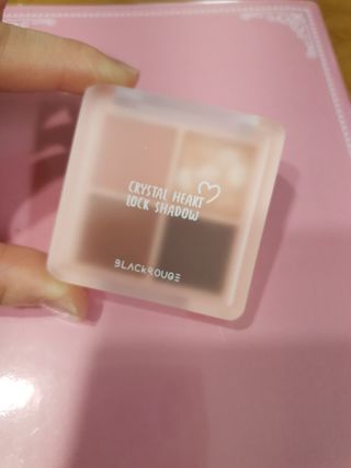 [블랙루즈] 크리스탈 하트 락 섀도우 4종 중 택1 — 4점을 준 리뷰어가 2021년 2월 올린 사용 사진