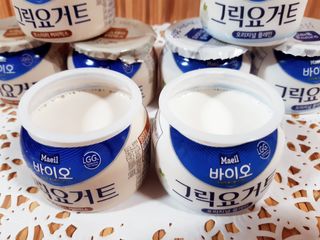 매일바이오 그릭요거트 오리지널 플레인 4개, 로스터리 커피믹스 4개 — 3.5점을 준 리뷰어가 2021년 12월 올린 사용 사진