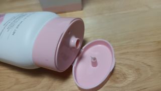 위시스 프리미엄 글루타치온  화이트닝 바디로션 — 5점을 준 리뷰어가 2022년 12월 올린 사용 사진