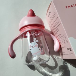 유비맘 트라이탄 코니빨대컵_컬러 랜덤 발송 — 5점을 준 리뷰어가 2021년 3월 올린 사용 사진