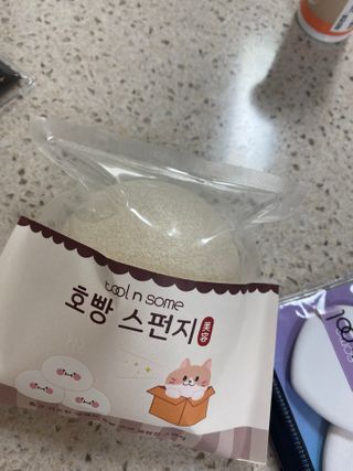 [툴앤썸] 메이크업 브러시로 바르고 호빵 스펀지로 클렌징하는 A-Z 뷰티툴 5종 — 5점을 준 리뷰어가 2021년 2월 올린 사용 사진