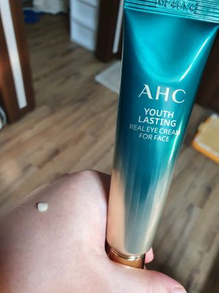 [NEW 탄력유턴 아이크림] AHC 유스 래스팅 리얼 아이크림 포 페이스 — 5점을 준 리뷰어가 2021년 1월 올린 사용 사진