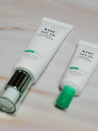 [AHC] 세이프온 에센스 선크림 올리브영 스페셜 증정 기획세트 — 5점을 준 리뷰어가 2022년 6월 올린 사용 사진
