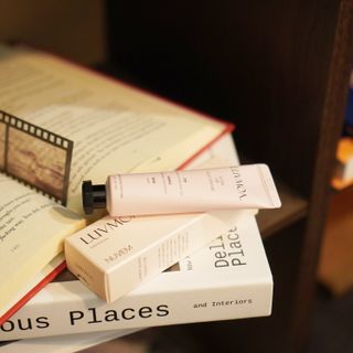 러브모아 향수 고체향수 승무원 고체향수 바르는 향수 니치향수 도손 우드세이지 앤 씨솔트 — 5점을 준 리뷰어가 2022년 12월 올린 사용 사진