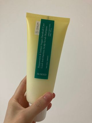 닥터시드 페퍼민트 앤 레몬 비건 비듬케어 쿨 탈모 두피 스크럽 샴푸 — 5점을 준 리뷰어가 2024년 7월 올린 사용 사진