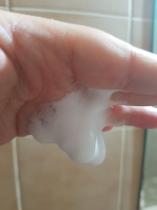 아미퓨어 [라이브] 피부장벽 강화를 위한 머랭 버블 클렌저 천연계면활성제로 온가족 사용가능 — 5점을 준 리뷰어가 2021년 6월 올린 사용 사진