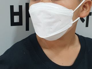 케이파이 항균 마스크 [케이파이] 항균 마스크 60매입 (개별 포장) 숨쉬기 편하여, 야외에서 운동할 때 사용이 편합니다. — 5점을 준 리뷰어가 2022년 7월 올린 사용 사진