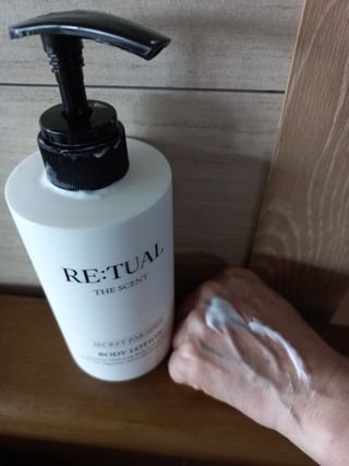 레츄얼 더 센트 바디로션 시크릿 파라다이스(500ml) — 5점을 준 리뷰어가 2022년 6월 올린 사용 사진