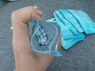 입 냄새 완화에 도움을 주는 에티켓 캔디 앳캔디 스트롱민트 — 5점을 준 리뷰어가 2021년 2월 올린 사용 사진