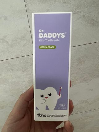 닥터데디스 안심저불소 키즈치약 (라즈베리, 청포도향 중 택 1) 60g +  여행용 미니 치약 15g — 5점을 준 리뷰어가 2022년 11월 올린 사용 사진