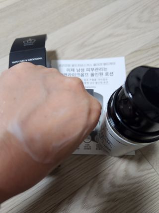 소담스퀘어 상암 [맨라이크옴므] 올데이 퍼펙트 올인원 로션 — 5점을 준 리뷰어가 2022년 11월 올린 사용 사진