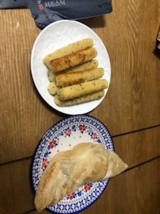 디케이식품(주) 고르곤졸라&모짜렐라 치즈스틱 400g — 5점을 준 리뷰어가 2023년 3월 올린 사용 사진