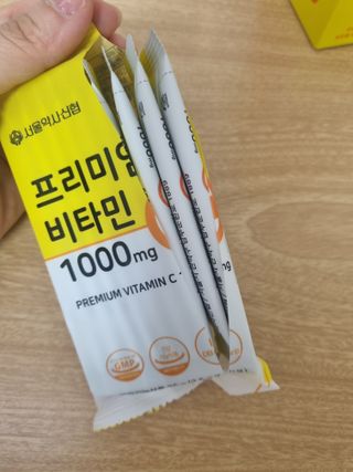 서울약사신협 프리미엄 비타민C 1,000mg_2.5g x 50포 — 5점을 준 리뷰어가 2021년 9월 올린 사용 사진
