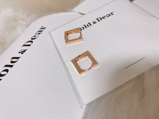 [골드앤디어] 14K 사각 네모 원터치 귀걸이_3color — 3.5점을 준 리뷰어가 2021년 5월 올린 사용 사진