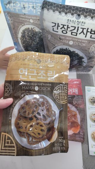 하나마이 [마마쿡] 전 청와대 천상현 셰프의 밑반찬  5종세트(소고기 장조림+연근조림+진미채+간장김자반+새우김자반) — 4.5점을 준 리뷰어가 2023년 4월 올린 사용 사진