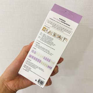 [네일가게] 햇빛에 닿으면 색이 변하는 신기한 햇살 반전 네일스티커 — 5점을 준 리뷰어가 2021년 8월 올린 사용 사진