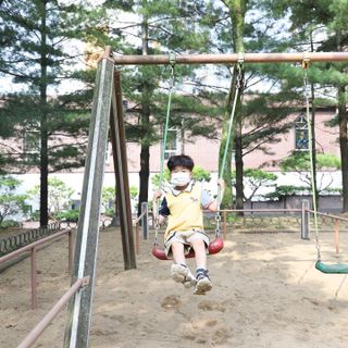 JHWORLD 스누피 마스크 정품 스누피 KF-AD 국내 비말차단 아동용 성인용 일회용 덴탈마스크 50매 — 5점을 준 리뷰어가 2021년 7월 올린 사용 사진