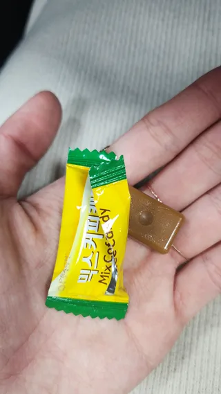 (주) 피치코리아 믹스커피캔디76g x2개입 — 3점을 준 리뷰어가 2022년 11월 올린 사용 사진