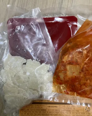 [푸딩팩토리] 얼큰김치수제비 350g  / 우삼겹 김치찌개 185g — 5점을 준 리뷰어가 2022년 10월 올린 사용 사진