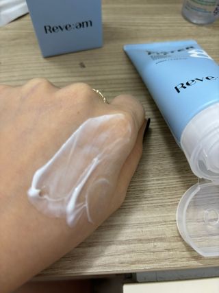 나우_ [리브엠]피부 속부터 겹겹이, 촘촘하게! 워터핏8중 수분착붙 크림 — 5점을 준 리뷰어가 2025년 2월 올린 사용 사진