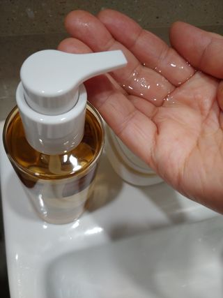 스킨1004 [SKIN1004] 마다가스카르 센텔라 라이트 클렌징 오일 200ml — 5점을 준 리뷰어가 2024년 7월 올린 사용 사진