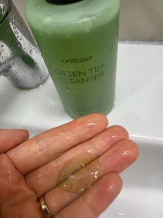프리마인 메이크업과 들뜨는 각질까지 한방에 깐달걀로! 순하기까지한 셀베이스 그린티클렌저(200ml) — 5점을 준 리뷰어가 2023년 3월 올린 사용 사진