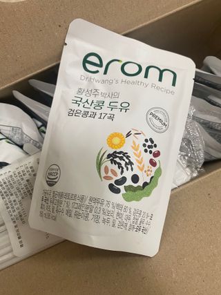 이롬 황성주 박사의 국산콩 두유 검은콩과 17곡 프리미엄 — 5점을 준 리뷰어가 2021년 5월 올린 사용 사진