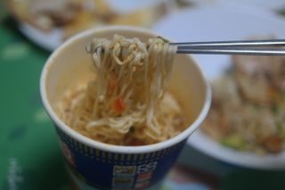 NISSIN 닛신 컵누들  4종 - 씨푸드오리지날, 씨푸드 스파이시, 씨푸드 커리, 씨푸드 XO소스 — 5점을 준 리뷰어가 2022년 4월 올린 사용 사진