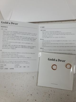 [골드앤디어] 14k 갓성비 귀걸이, 잘 때 껴도 편안한 미니민자원터치 l 5mm l 3color중 택1｜ — 5점을 준 리뷰어가 2021년 4월 올린 사용 사진