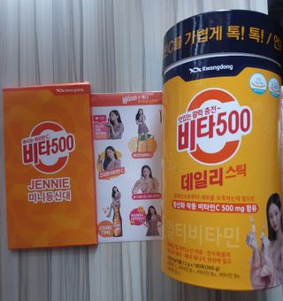 광동생활건강 [광동] 제니비타민C 비타500데일리스틱 180포+제니등신대+제니스티커 — 5점을 준 리뷰어가 2021년 12월 올린 사용 사진