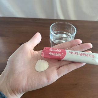 메디포스트 모비타 미쓰리 글루타치온 30포 — 5점을 준 리뷰어가 2022년 12월 올린 사용 사진