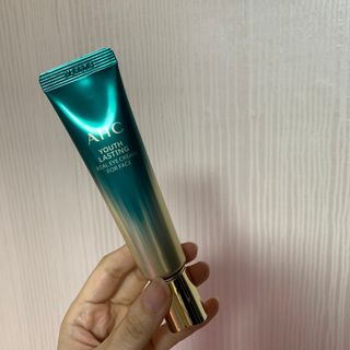 [NEW 탄력유턴 아이크림] AHC 유스 래스팅 리얼 아이크림 포 페이스 — 4점을 준 리뷰어가 2021년 3월 올린 사용 사진