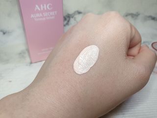 AHC 아우라 시크릿 톤업 벨벳 — 3.5점을 준 리뷰어가 2021년 4월 올린 사용 사진