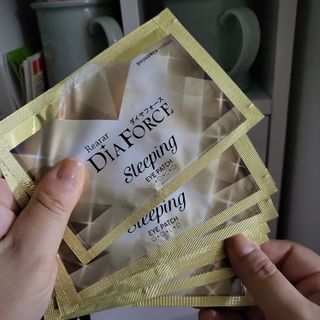 건강누리인터내셔날 레아라 다이아포스 슬리핑 아이패치 골드 & 물광 아이패치 [14회분/총 28매] — 5점을 준 리뷰어가 2022년 7월 올린 사용 사진
