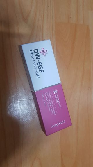 이지듀 DW-EGF 크림 다이브좀_콜라겐이 쏙쏙, 탄력피부로 다이빙 — 4점을 준 리뷰어가 2021년 2월 올린 사용 사진