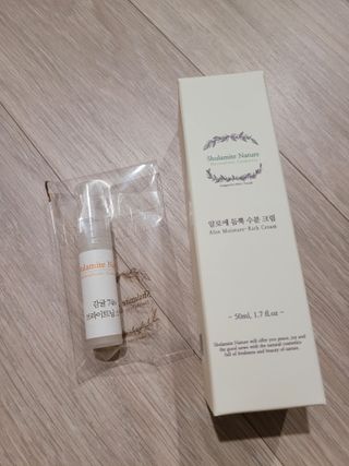 술람미네이처 자연주의 화장품ㅣ속보습 충전 + 민감/트러블 피부 진정 - 알로에 듬뿍 수분 크림 50ml — 5점을 준 리뷰어가 2022년 6월 올린 사용 사진