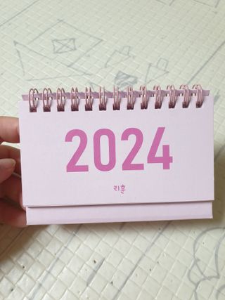 리훈 2024년달력 언더모니터 미니 탁상달력 — 5점을 준 리뷰어가 2023년 9월 올린 사용 사진
