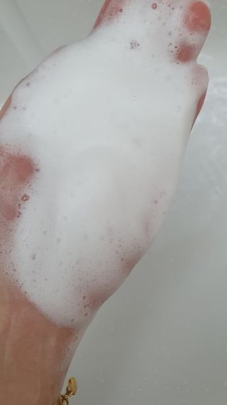 [HUREX] 휴렉스 볼류마이징 탈모완화 기능성 샴푸 150ml x 2개 — 5점을 준 리뷰어가 2021년 9월 올린 사용 사진
