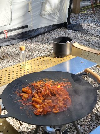 화끈한녀석들 새오똥400g 새우,오징어,똥집 볶음요리 소스,밀떡, 참기름 포함 — 5점을 준 리뷰어가 2022년 12월 올린 사용 사진