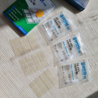 [큐어반H 커팅] 간편하게 떼서 쓰는 자외선차단 습윤밴드 (1팩/30매입) — 5점을 준 리뷰어가 2022년 11월 올린 사용 사진