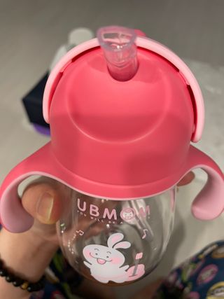 유비맘 트라이탄 코니빨대컵_컬러 랜덤 발송 — 5점을 준 리뷰어가 2021년 3월 올린 사용 사진