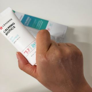 리더스코스메틱 리더스 카밍 바이오틱스 선 에센스 SPF 50+ PA++++ — 5점을 준 리뷰어가 2022년 7월 올린 사용 사진