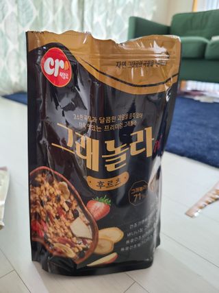 씨알푸드 씨알로 그래놀라 2종 후르츠+크랜베리 아몬드 — 5점을 준 리뷰어가 2022년 7월 올린 사용 사진