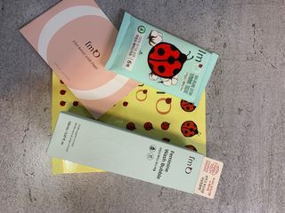 아임오 페미닌워시 150ML + 페미닌티슈6입 + 아임오스티커 + 쿠폰북 — 5점을 준 리뷰어가 2021년 10월 올린 사용 사진