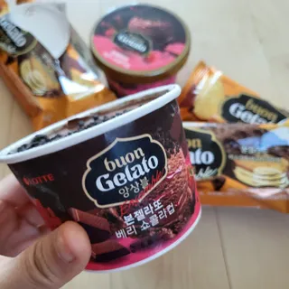 롯데제과 본젤라또 비스킷&바닐라카라멜바, 본젤라또 베리쇼콜라컵 — 5점을 준 리뷰어가 2021년 11월 올린 사용 사진