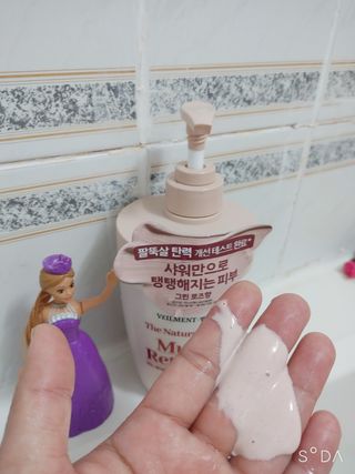 벨먼 내추럴 스파 머드레티놀 바디워시(그린로즈, 미드나잇 피오니) — 5점을 준 리뷰어가 2022년 6월 올린 사용 사진
