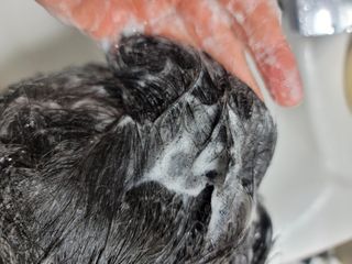 프리마인 더이상 뻣뻣하고 효과없는 탈모샴푸는 NO. 근본부터 케어하는 셀베이스 그린티샴푸(500ml) — 3.5점을 준 리뷰어가 2023년 2월 올린 사용 사진